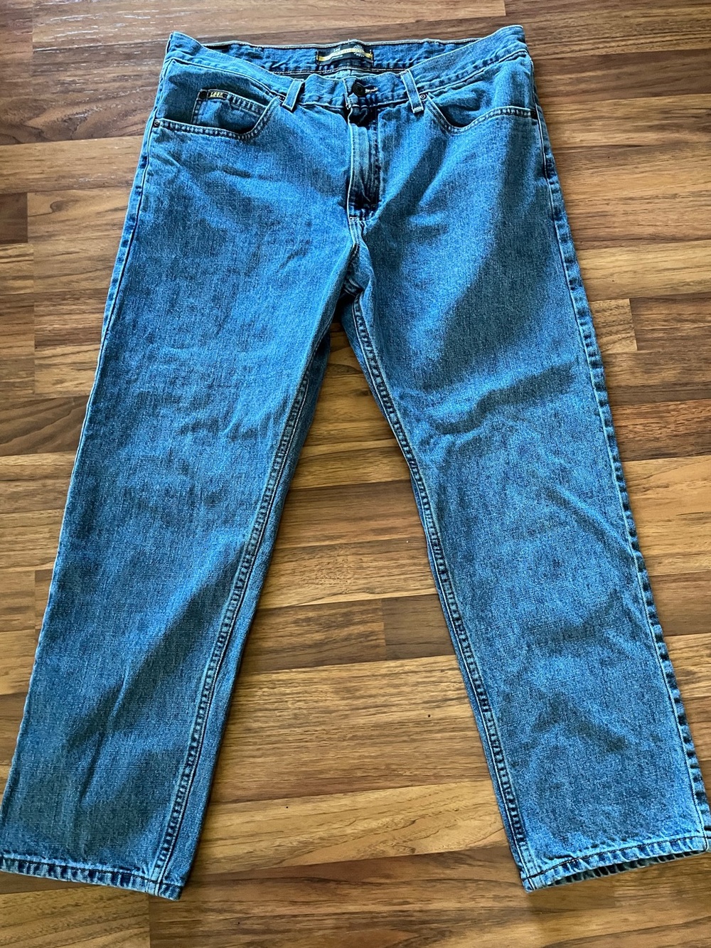Lee men’s size 38 x 29 denim blue jeans